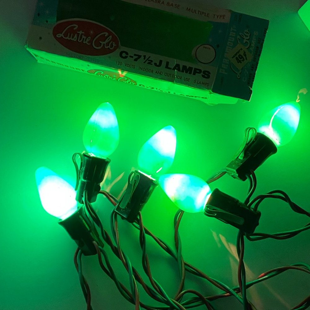 Paramount Lustre Glo Replacement Christmas Light Bulbs C 7 1/2"